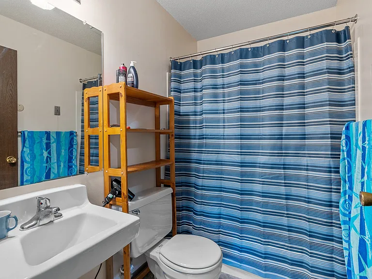 Golden Meadows Apartments — Photo 12