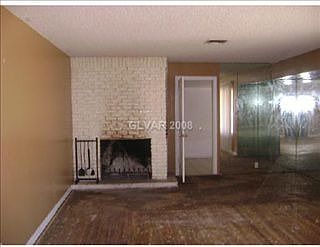 2nd image of 1215 Chapman Dr
