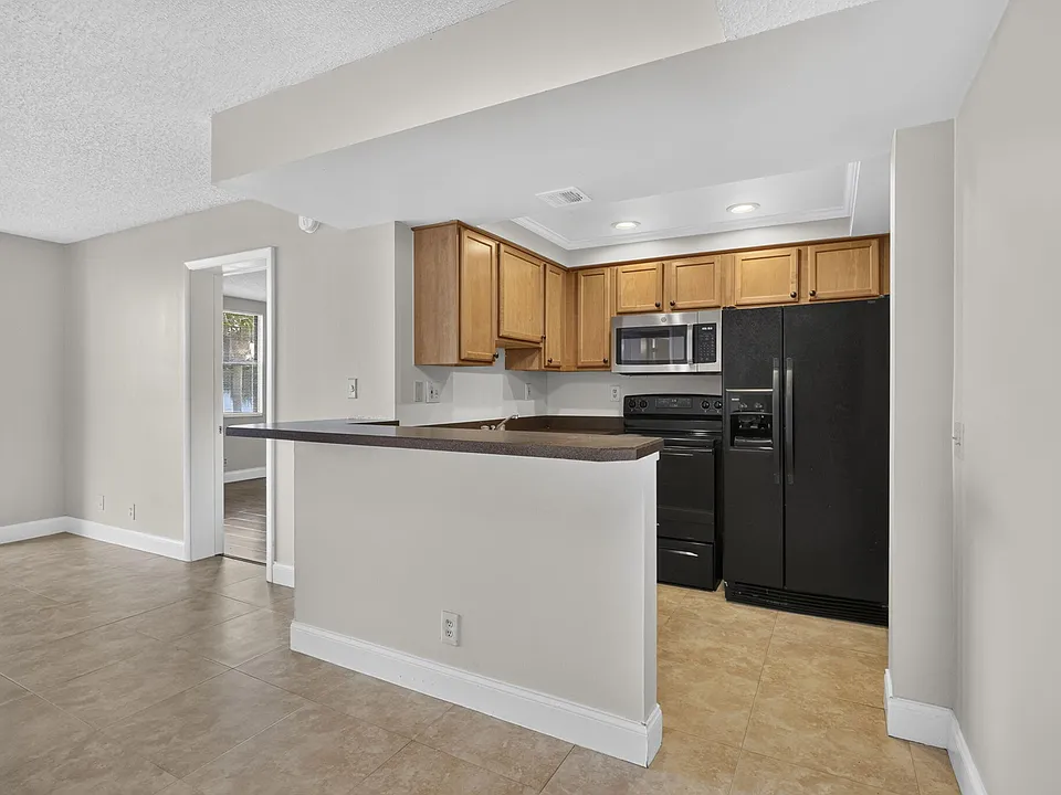 724 Executive Center Dr #36
