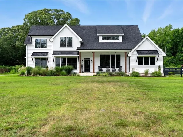 937 Indian Creek Rd, Chesapeake, VA 23322