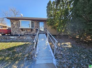 2120 Fairbanks St, Sioux City, IA 51109