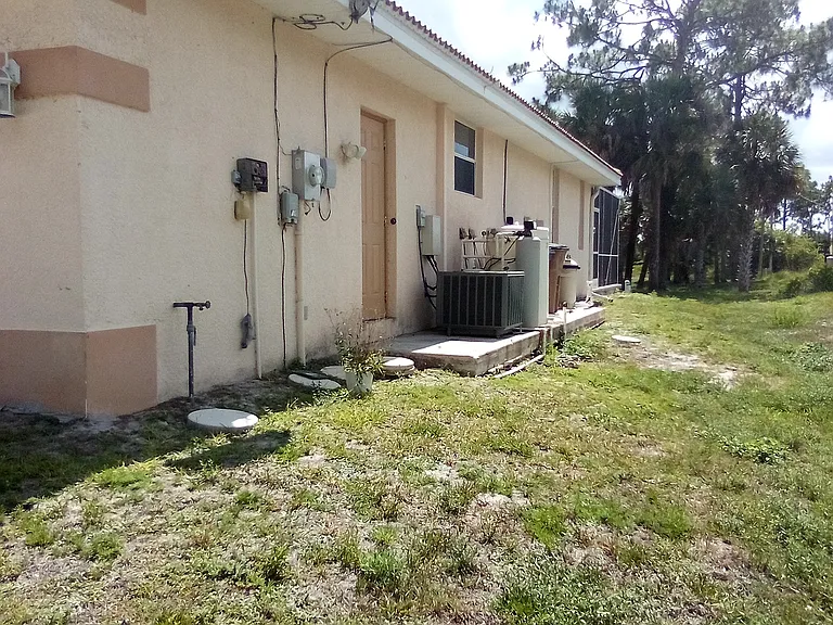 630 Beach Ave S — Photo 2