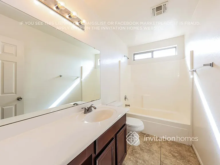 13029 W Lisbon Ln — Photo 15