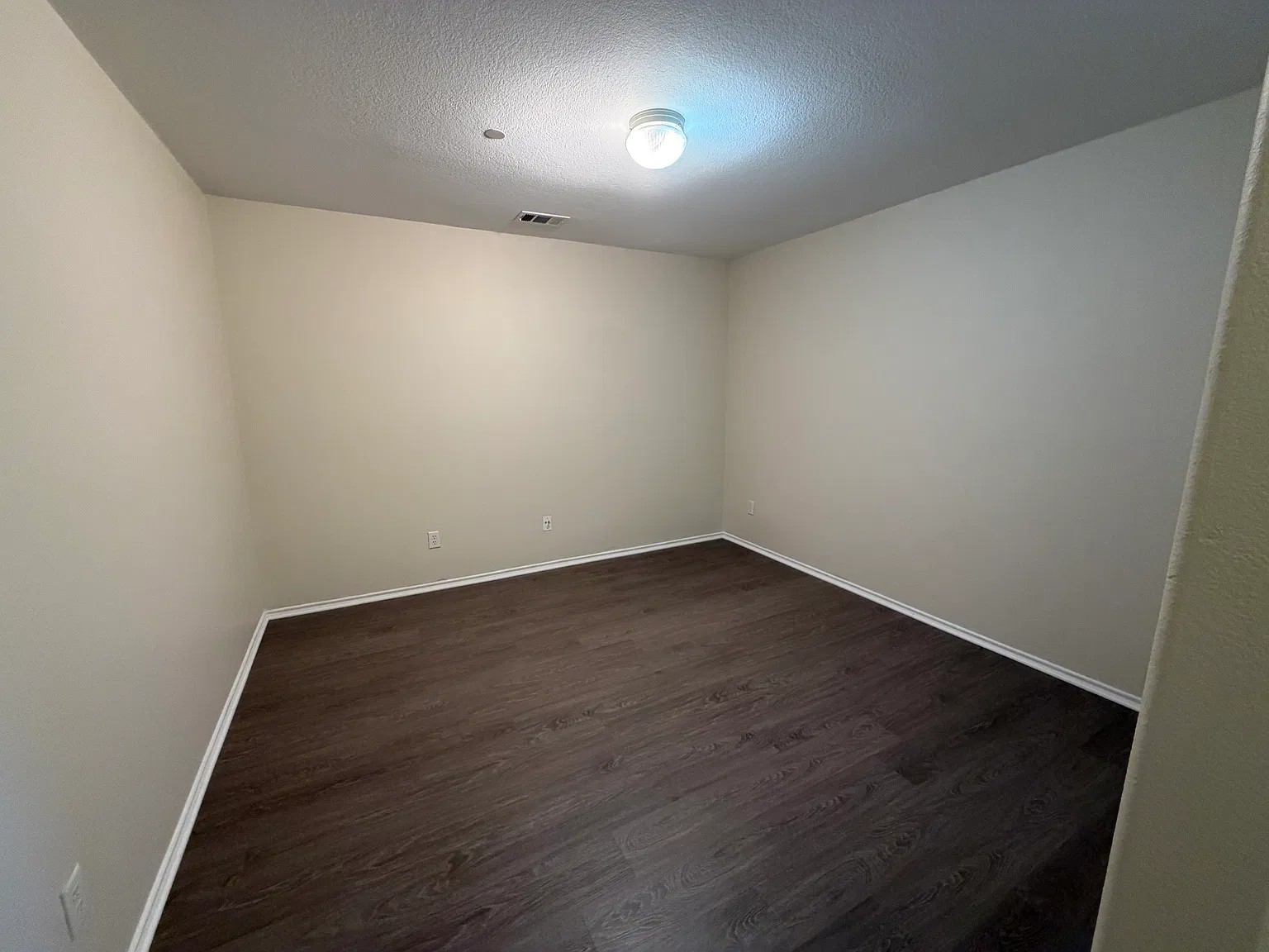3 bed, 2.5 bath, 1937 sqft, $2,200 — Photo 4