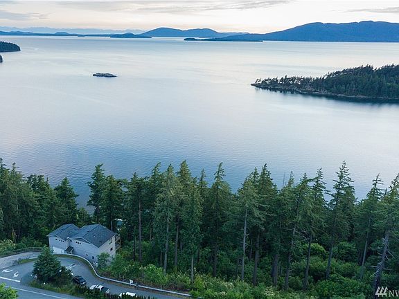 This photos shows how close you will be to the beach. 