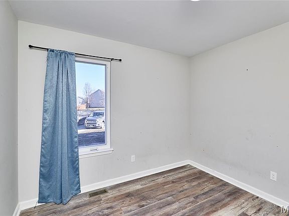 4th image of 70 Village Circle Dr