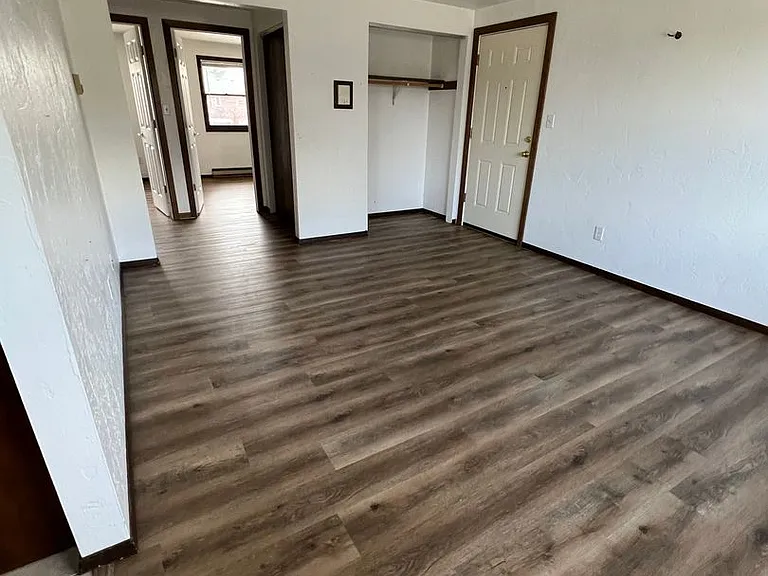 2445 Woodale Ave — Photo 8