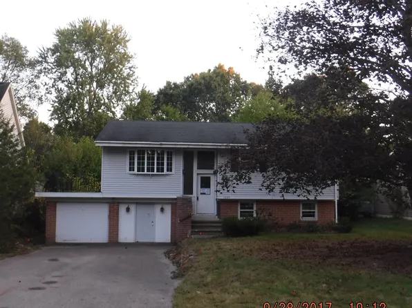 1040 Bronson Ave, Plainwell, MI 49080