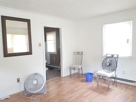 5th image of 711 Olivia St