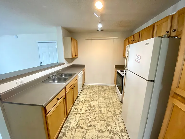 1301 Harts Ridge Dr — Photo 5
