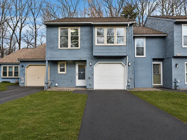 20 Tekakwitha Ct, Clifton Park, NY 12065