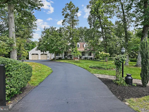 8012 Elm Pl, Dunn Loring, VA 22027