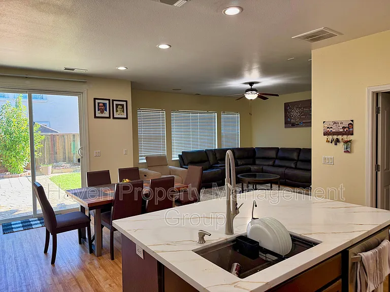49 E Heritage Dr — Photo 11