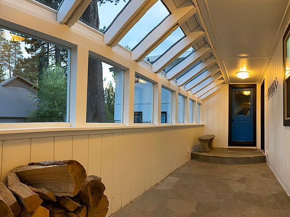 Entry, enclosed solarium
