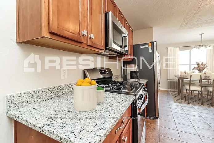 17203 Hawks Landing Dr — Photo 3