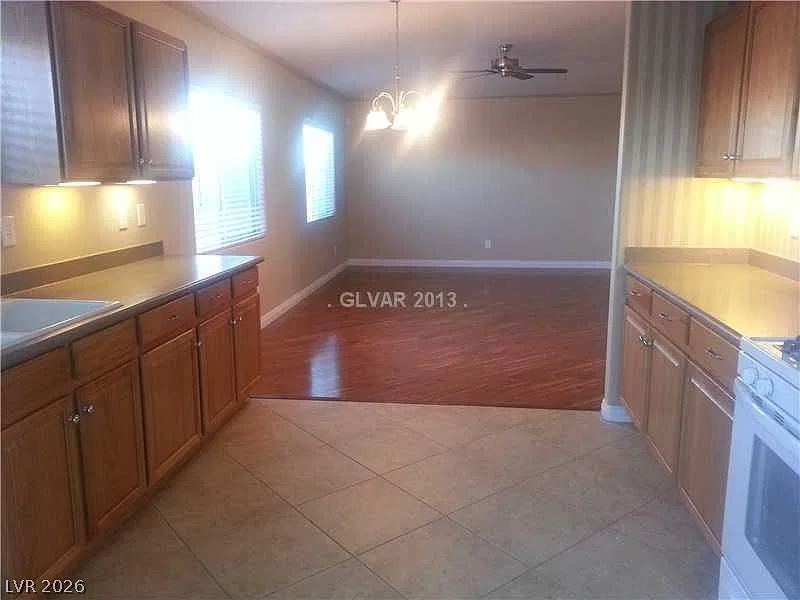 3 bed, 2.5 bath, 1636 sqft, $1,995 — Photo 4