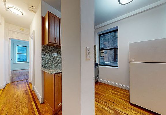 3rd image of 245 W 51st St APT 307