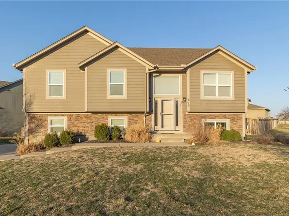 615 N Berry St, Gardner, KS 66030