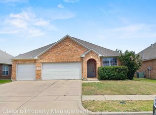 8009 Ranchvale Ln, Arlington, TX 76002