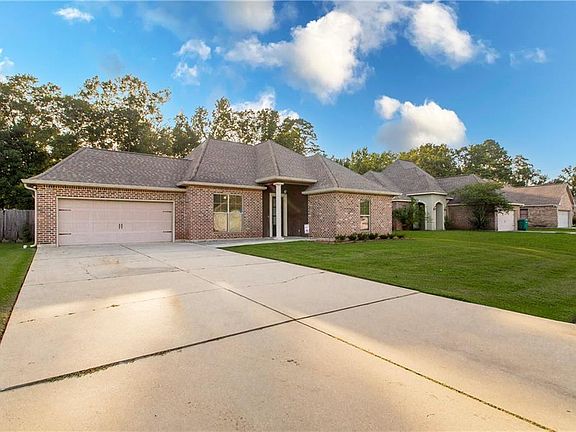 2nd image of 40049 Olde Mill Ln