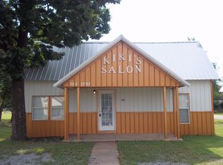 400 S 3rd St, Sentinel, OK 73664