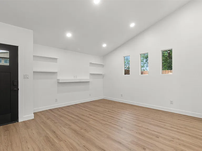 409 Avenue R — Photo 8