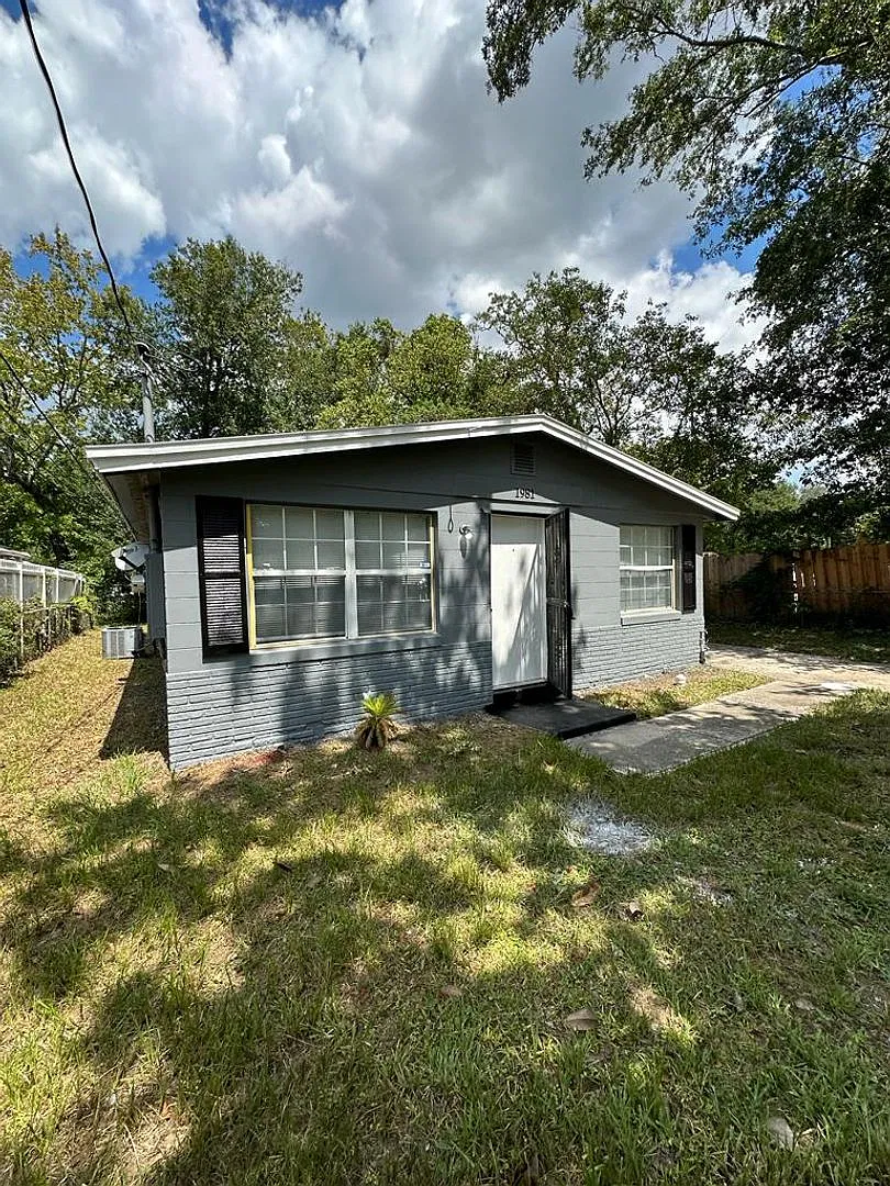 Move-In Special! $500 Deposit + $500 First Month's Rent! — Photo 2