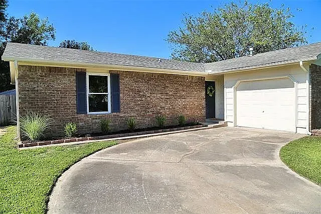 3 bed, 1227 sqft, $1,550 — Photo 2