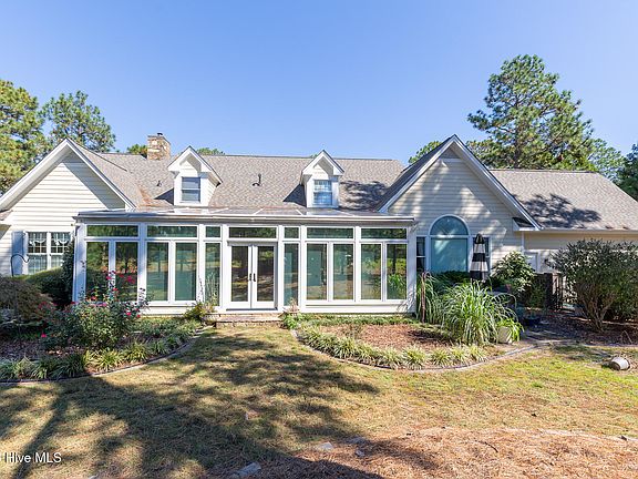 5th image of 70 Oak Meadow Road