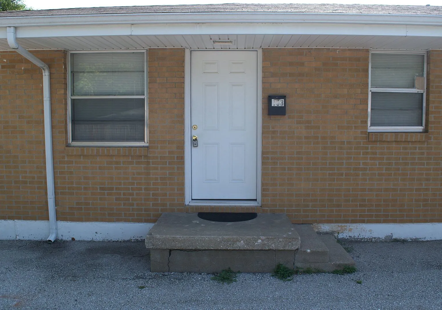 207 Highview — Photo 2