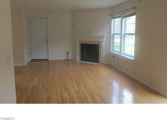 3rd image of 915 Cornell Ct