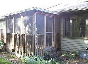 3rd image of 946 Moore Dr