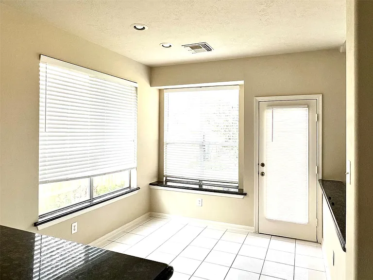 4911 Knights Branch Dr — Photo 8