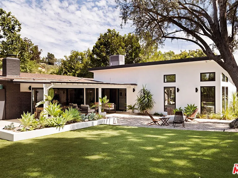 4735 Degovia Ave — Photo 4