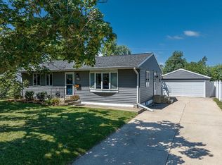 4029 Richmond Rd NE, Cedar Rapids, IA 52402