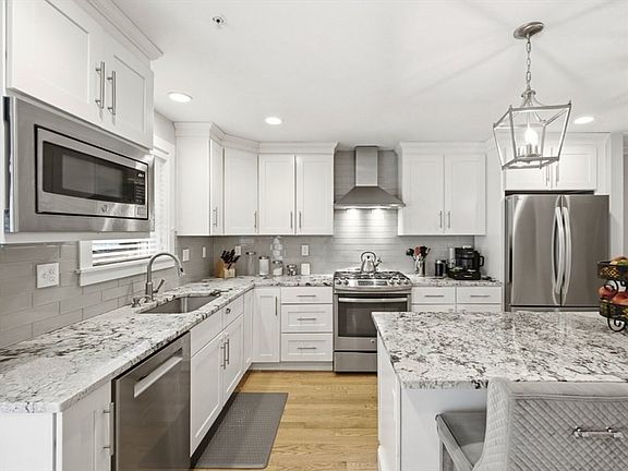 5th image of 161 Chestnut St #C