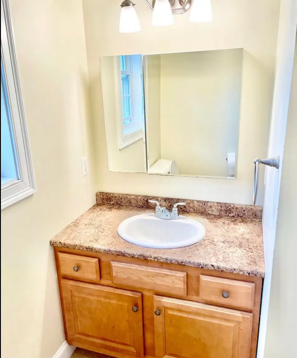 3 bed, 1279 sqft, $3,000 — Photo 4