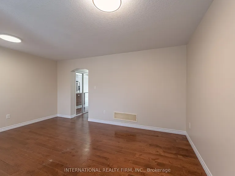 102 Hunter Way — Photo 4