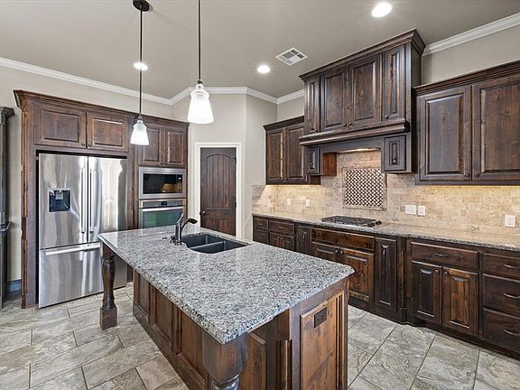 3rd image of 17508 Melville Ln