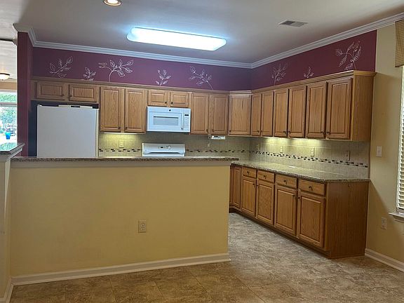 5th image of 519 Emerson Ct