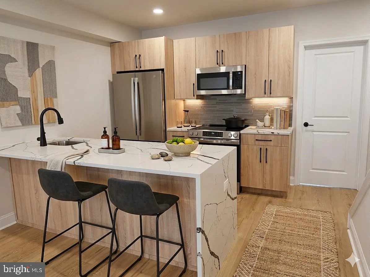 3 bed, 1300 sqft, $2,600 — Photo 1