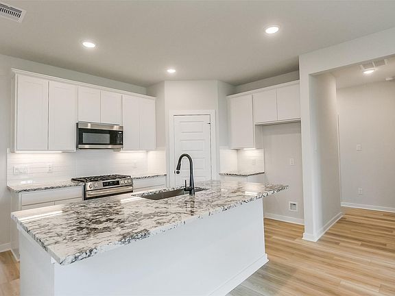 2nd image of 1106 Arbor Dr