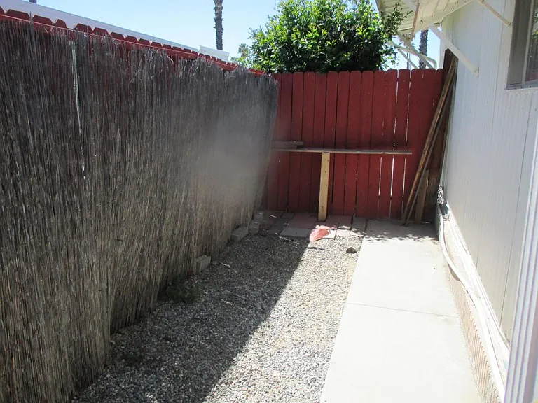 848 S Lyon Ave — Photo 17