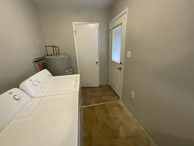 138 E South St — Photo 5