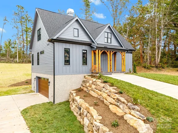 25 Reta Rd, Fairview, NC 28730