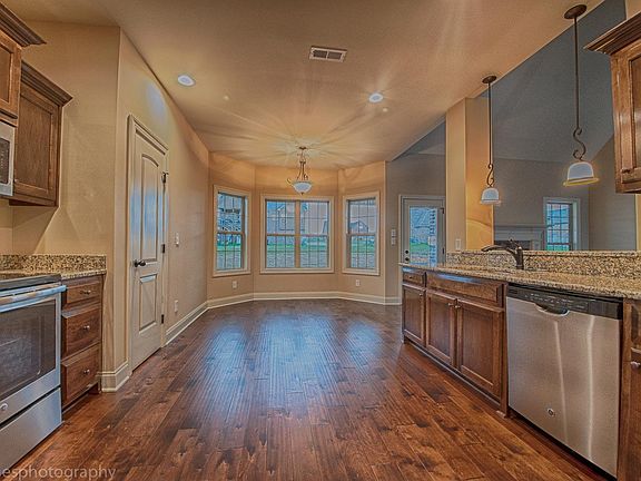 5th image of 707 Burgundy Ct Lot 147