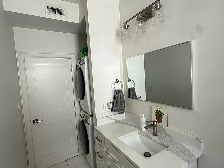 3231 Washington St #3 — Photo 7