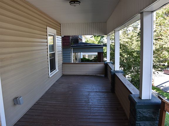 4th image of 588 Pine St