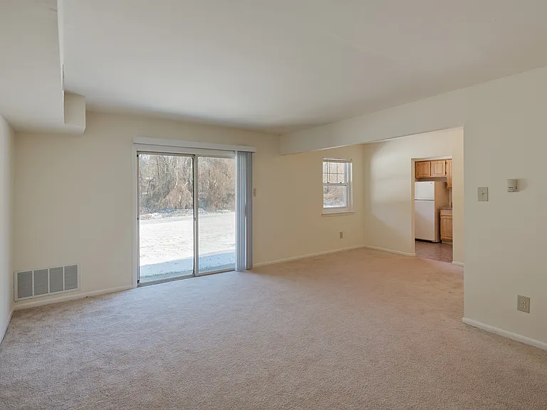 Pickwick Apartments — Photo 29