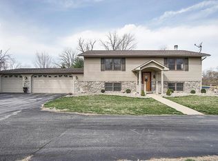 2229 Log Cabin Ln, Maryville, IL 62062